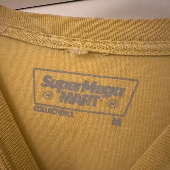 Super Mario Cart yellow super center graphic tee shirt size medium - Picture 5 of 5